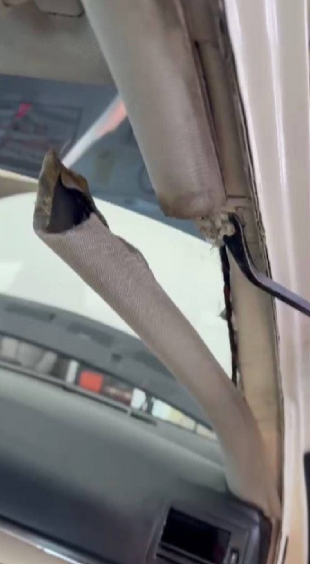 Konya'da ekspertizde şok gerçek ortaya çıktı!  Araç 11 farklı arabadan toplanmış, hava yastıkları silikonlu 2